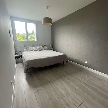 Cosy Dans Superbe Equipe Cher Habitant * Lormont